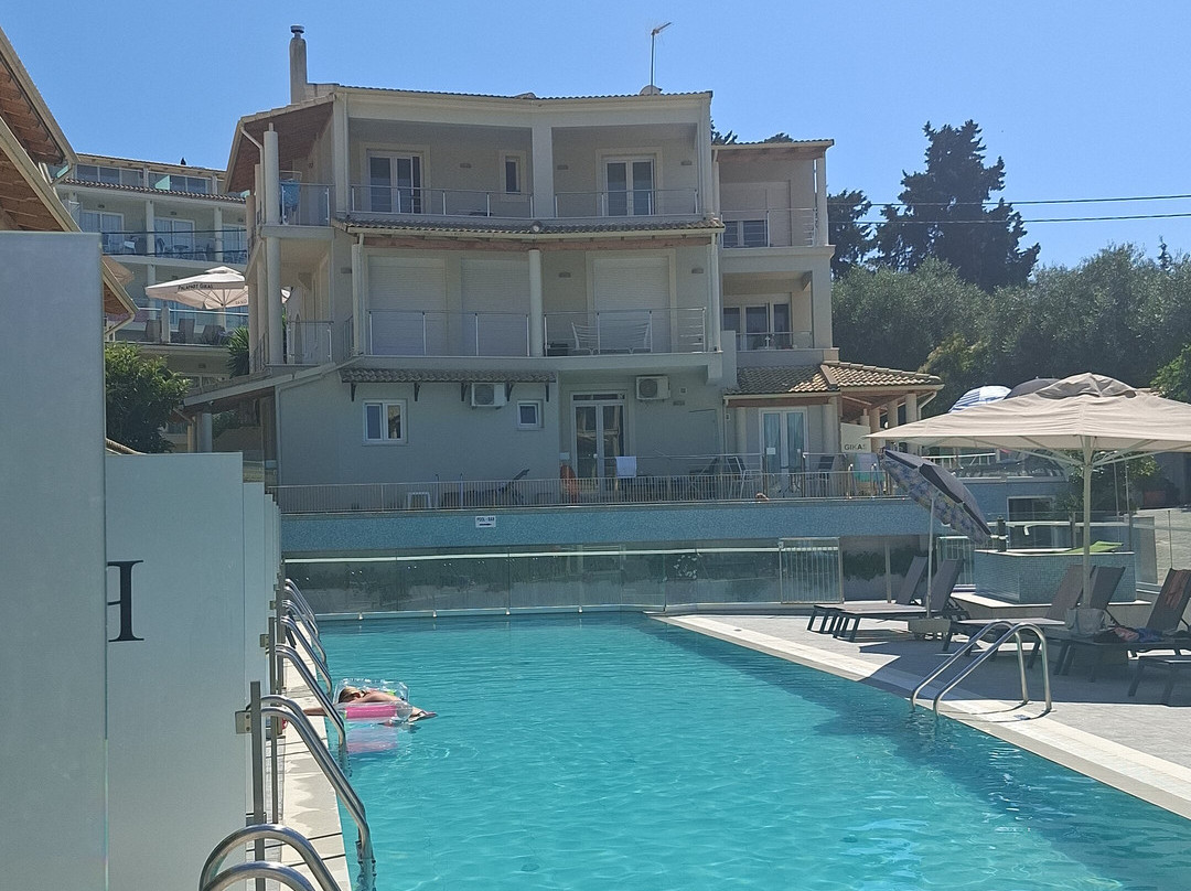 Palapart Gikas Studios & Suites主图