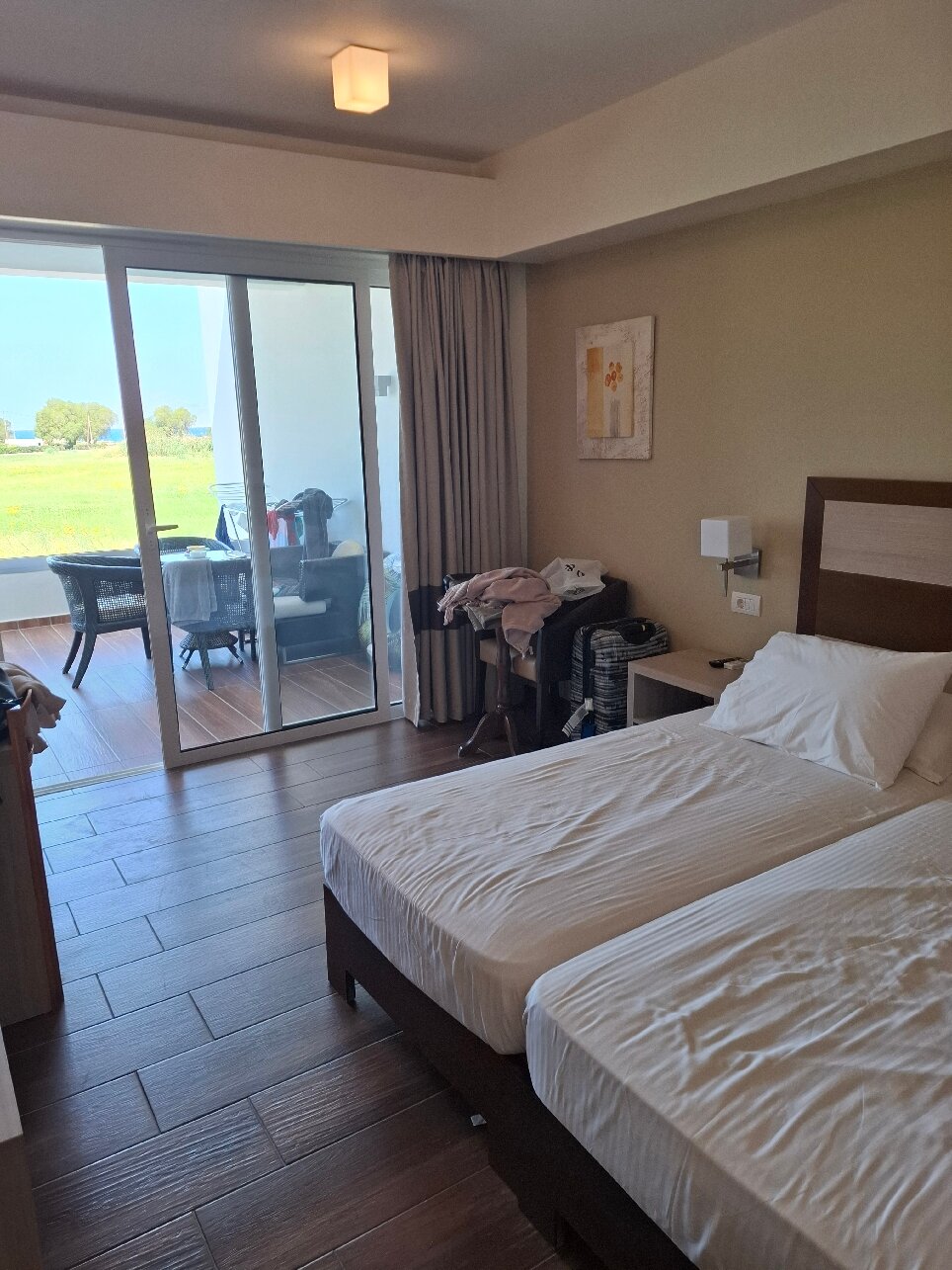 Sandy Beach Hotel & Family Suites-官方