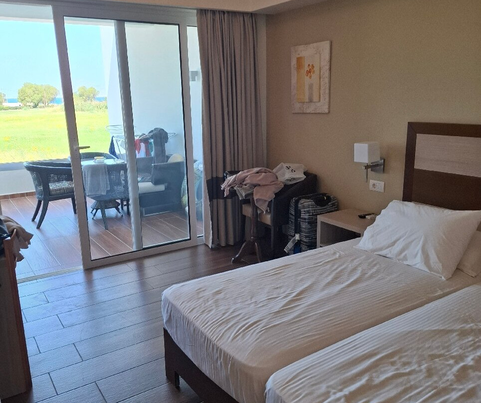 Sandy Beach Hotel & Family Suites主图