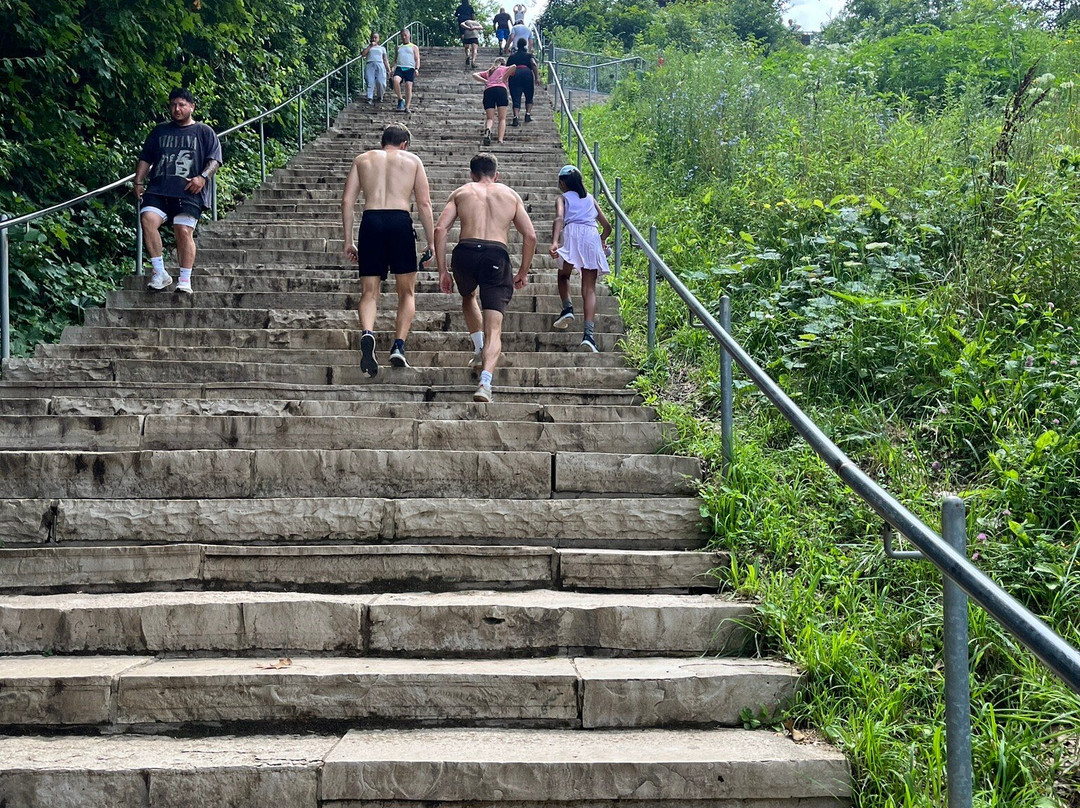 Swallow Cliff Stairs-Palos Park必去景点
