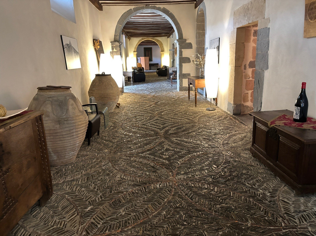 龙塞斯瓦耶斯酒店主图