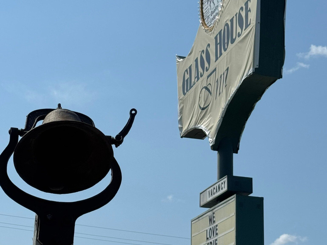 Glass House Inn主图