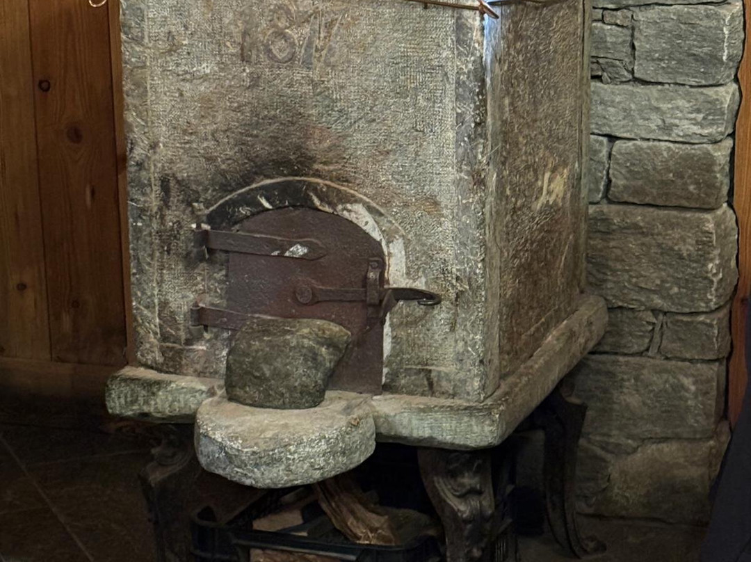 Rifugio L'Aroula主图