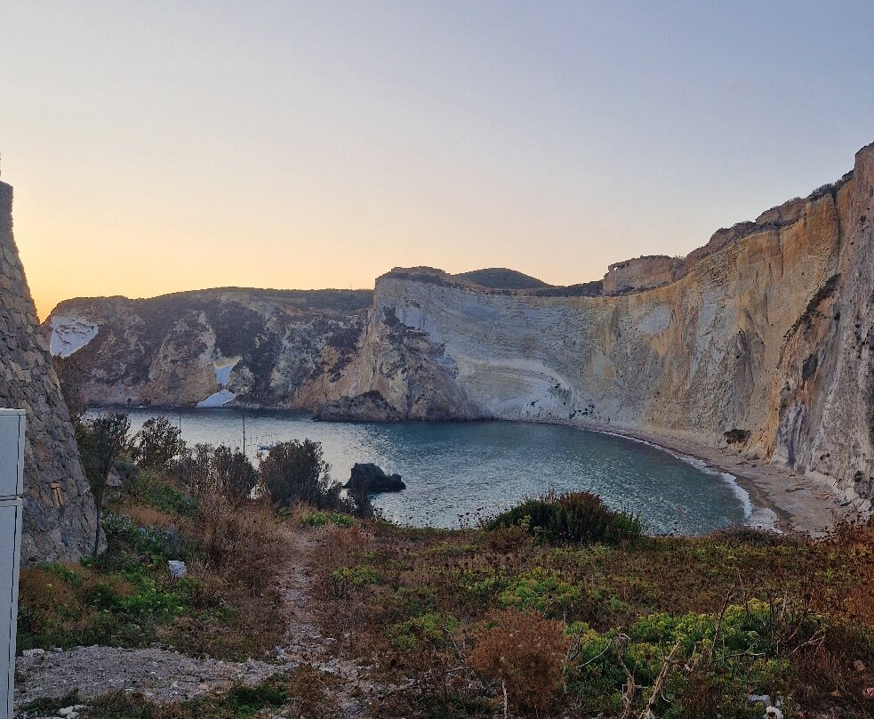 Chiaia Di Luna-Ponza Island必去景点