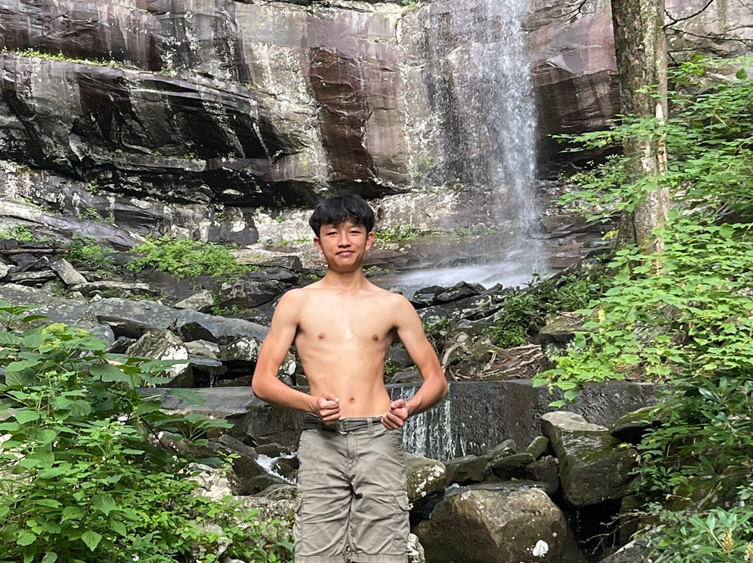 Rainbow Falls Trail-大雾山国家公园必去景点