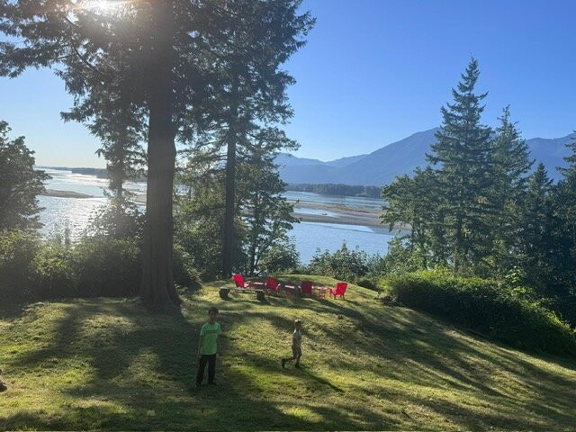 The Fraser River's Edge B&B Lodge主图