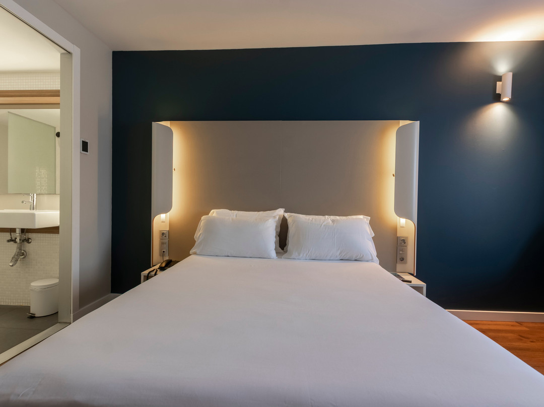 Travelodge Málaga Aeropuerto主图