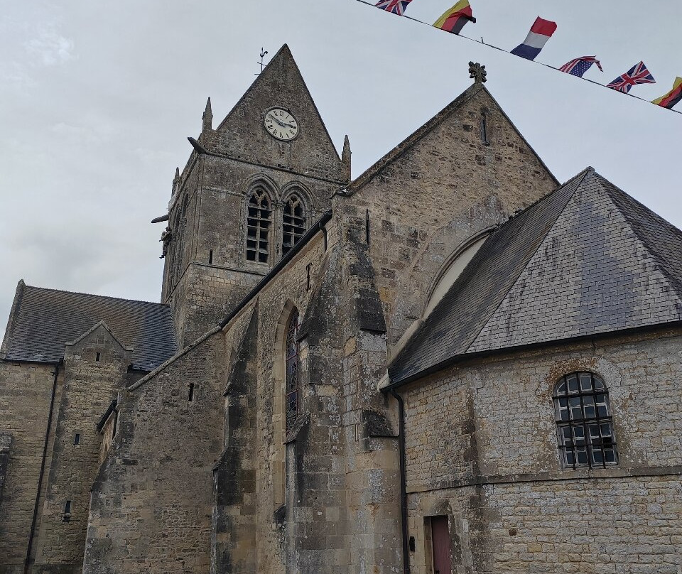 Sainte-Mere-Eglise Church-Sainte-Mere-Eglise必去景点