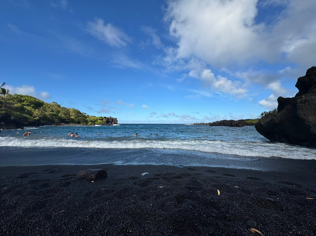 Honokalani Black Sand Beach-哈纳必去景点