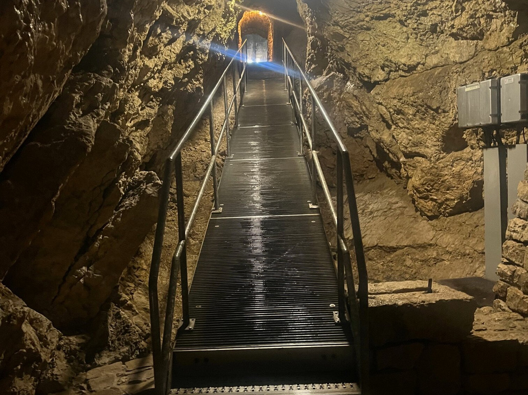 Moulins Souterrains du Col-des-Roches-勒洛克必去景点