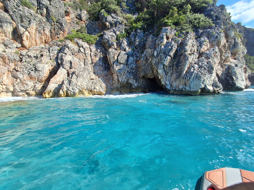 Lido Boat Tours-Himare必去景点