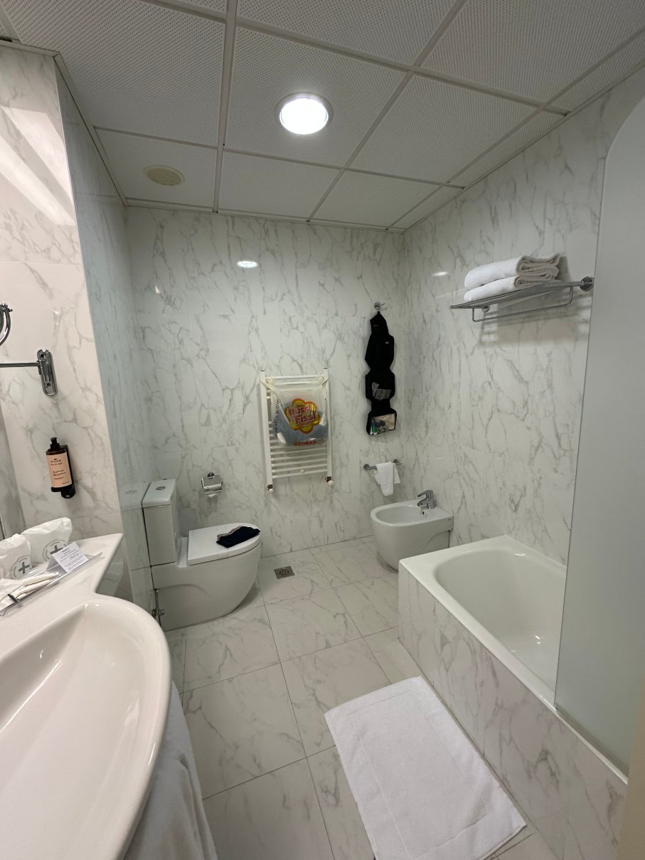 卡尔顿里奥哈美居酒店-浴室