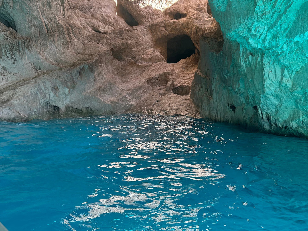 Shipwreck Boat Rentals by Nicol-Anafonitria必去景点