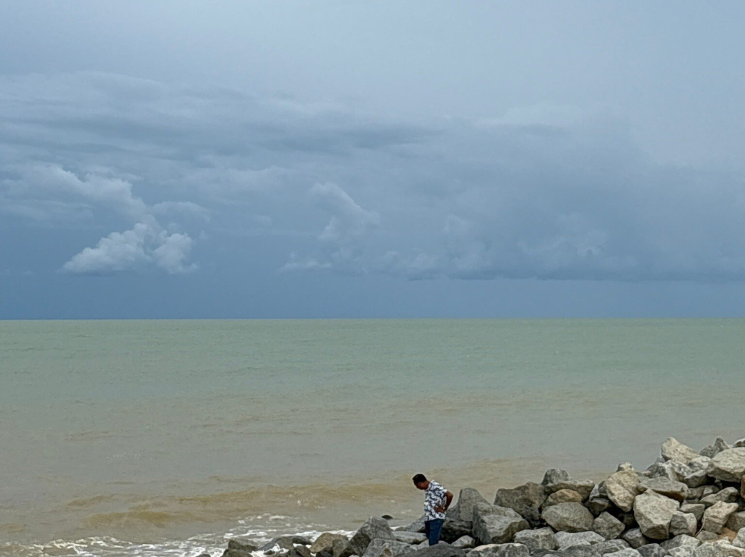 Pantai Cahaya Bulan-哥打巴鲁必去景点