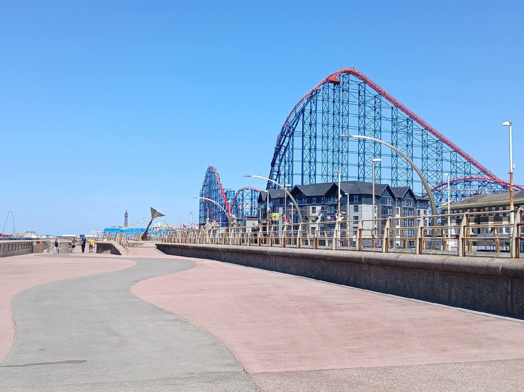 黑池海滩-黑潭必去景点