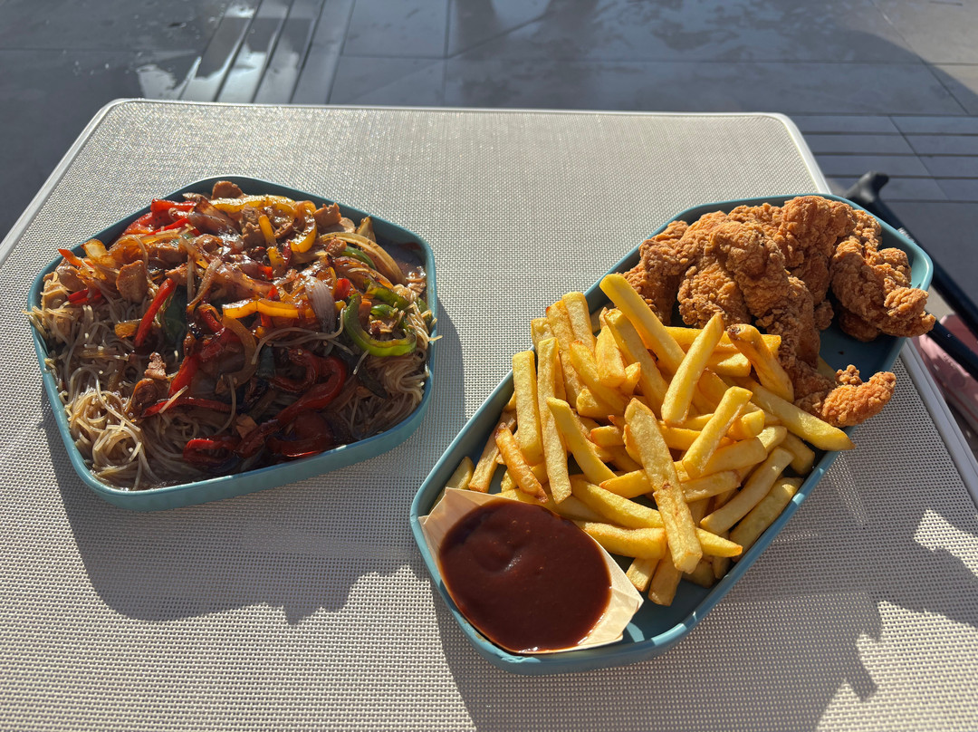 Pyr马贝拉酒店主图