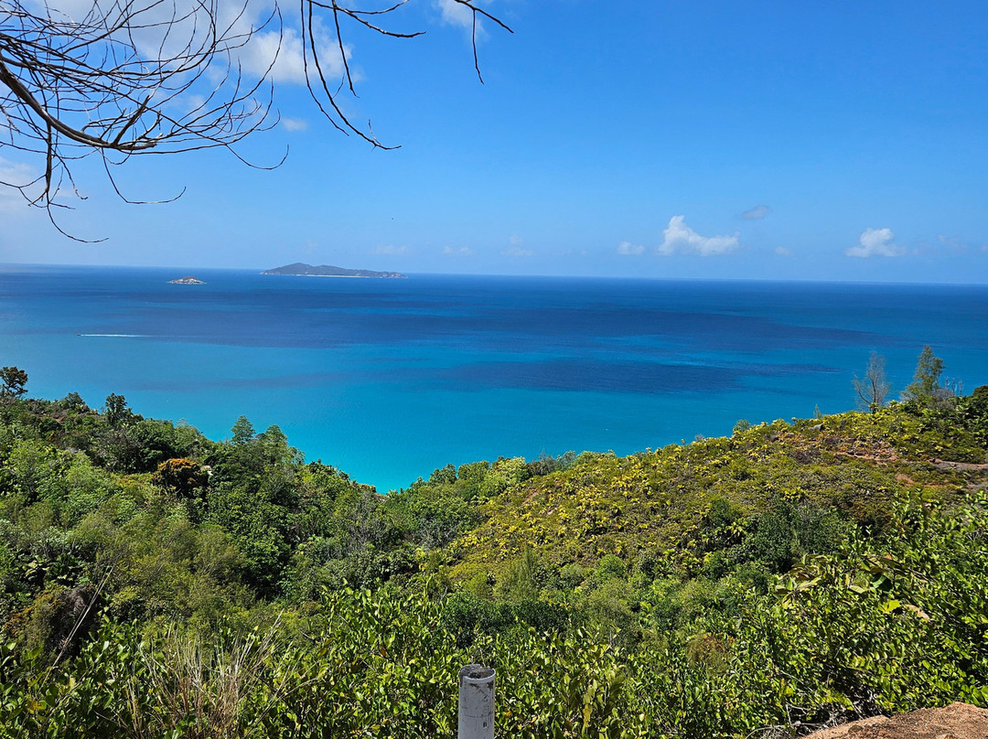 Laurent's Taxi Service-普拉兰岛必去景点