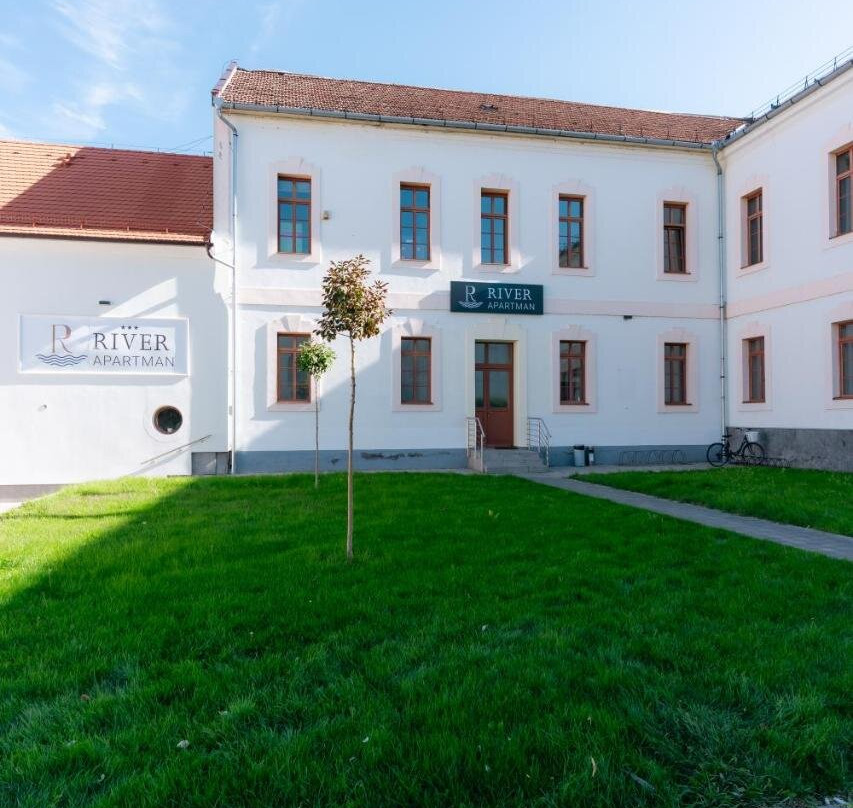 River Apartmanhaz