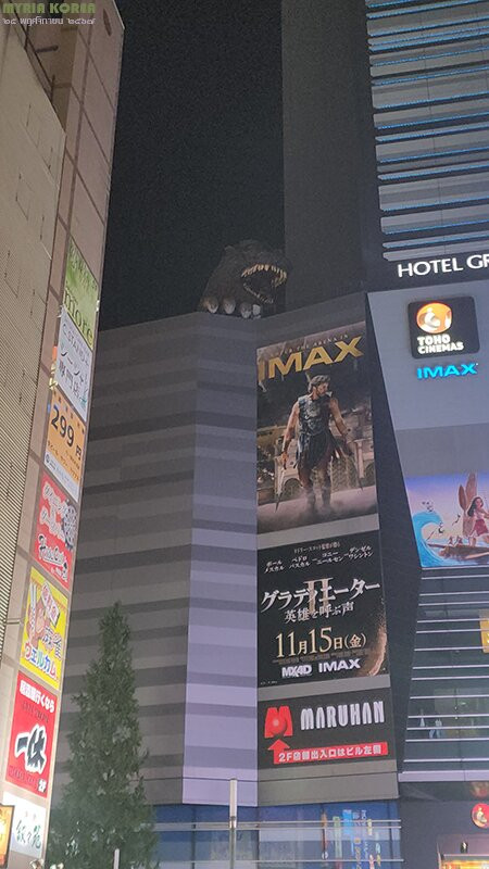 新宿哥斯拉等比头雕-Kabukicho必去景点