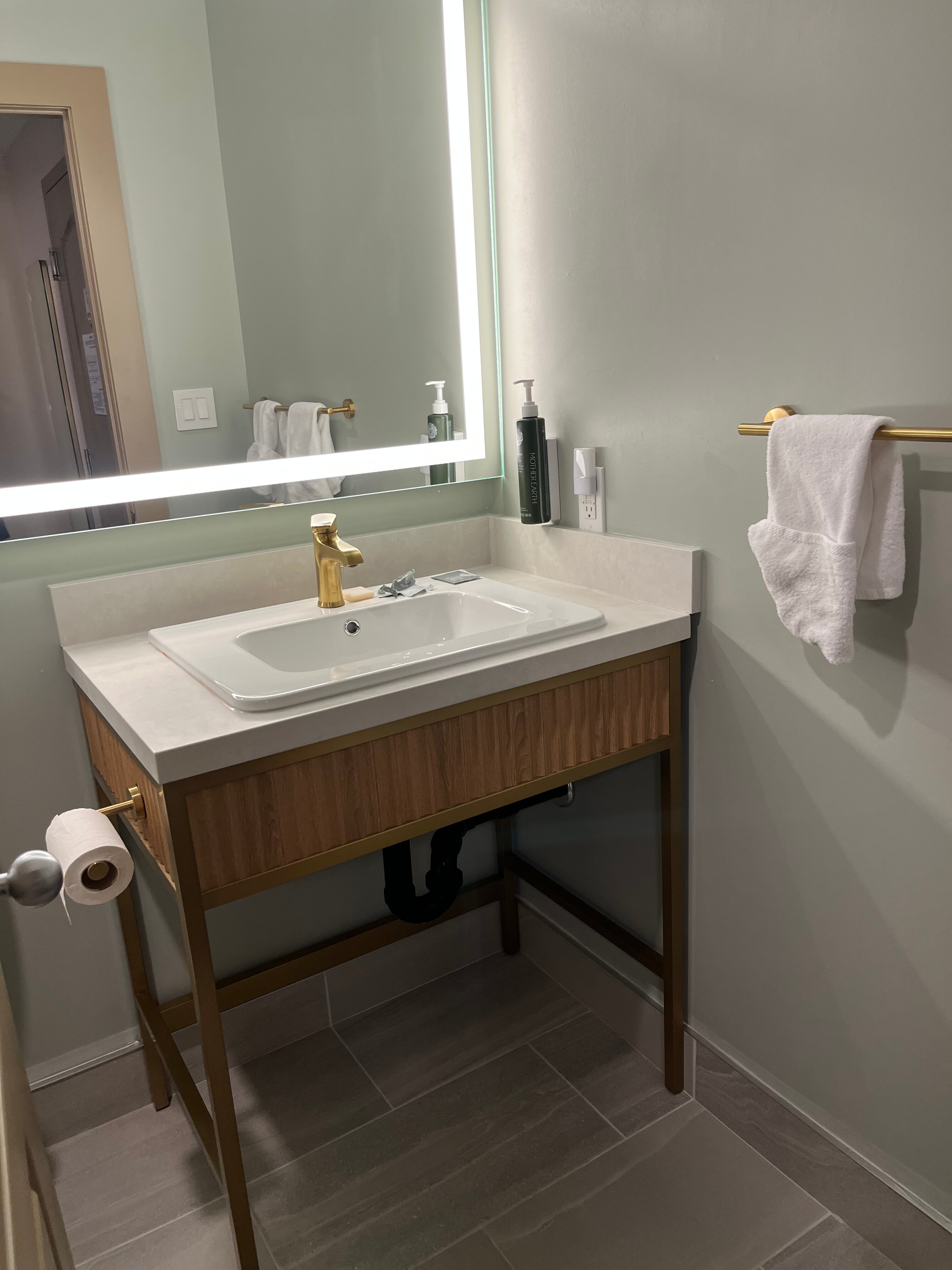 辛顿品质套房酒店-浴室