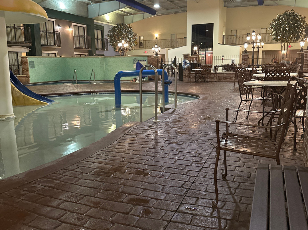 假日智选快捷套房酒店主图