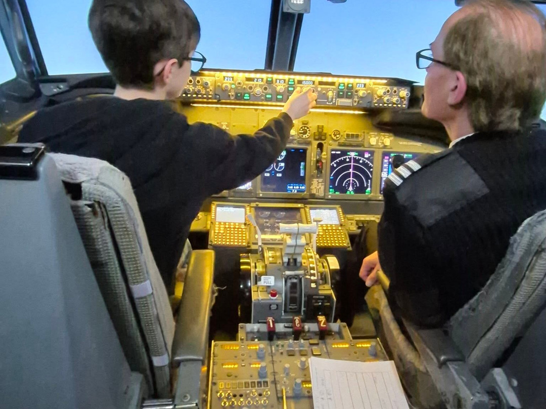 Aerospace Experience Flight Simulators-彼得伯勒必去景点