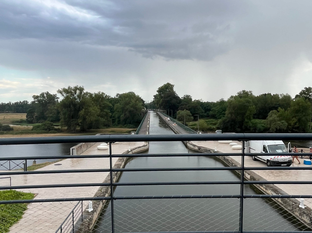 Canal bridge over the Loire-Digoin必去景点