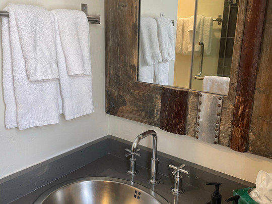 凡尔赛德度假酒店主图