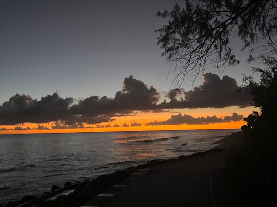 Southern Surf Beach Apartments主图