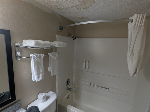 Super 8 by Wyndham Pierre SD主图