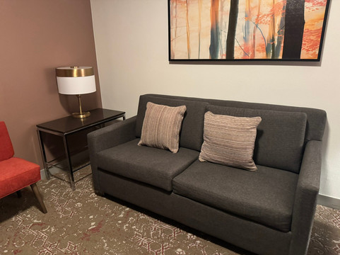 韦斯特伯里希尔顿花园酒店主图