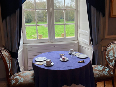 德拉韦励酒庄酒店主图