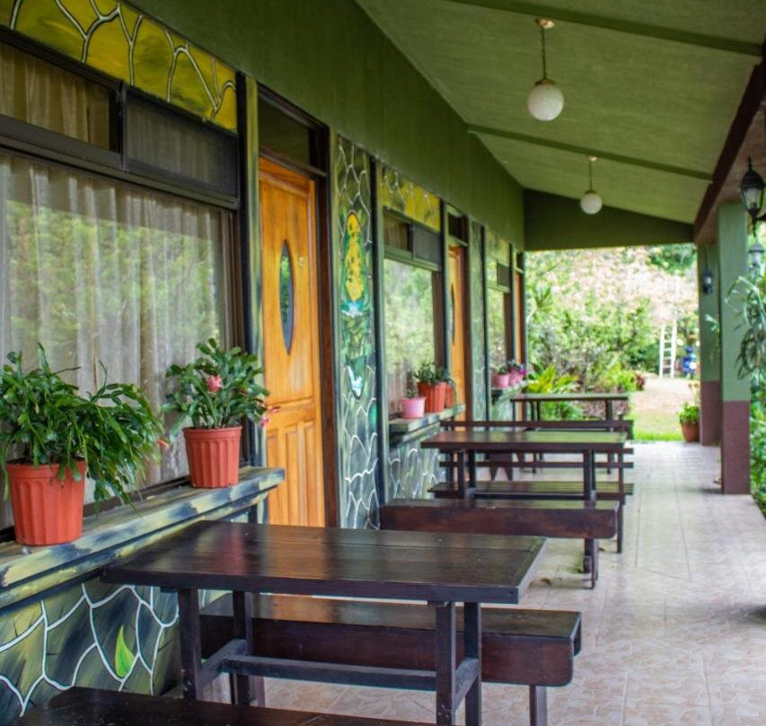 Cabinas las Manzanas Bed y Breakfast