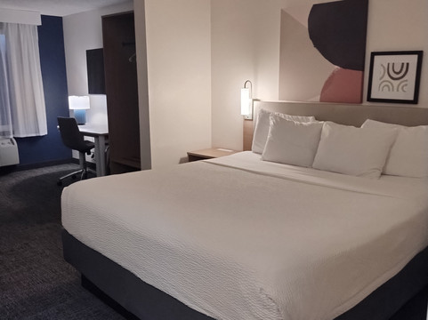 梅德福森特勒尔波因特拉昆塔温德姆套房酒店主图