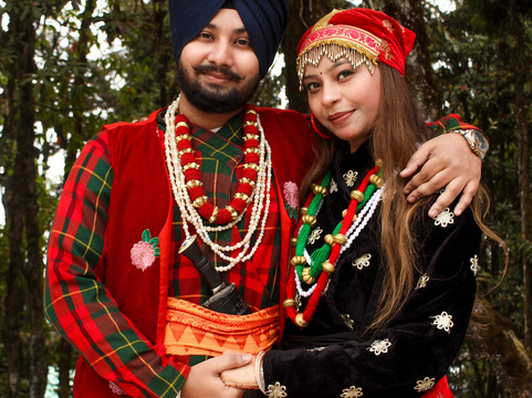 苏米特尔皇后庭院酒店主图