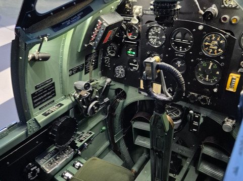 Spitfires.com "The Spitfire Academy"-奇切斯特必去景点