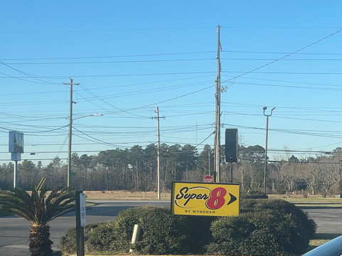 韦克罗斯速8酒店主图