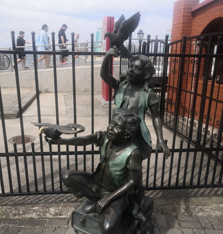 Sculptures of Children at Play-泽列诺格拉茨克必去景点