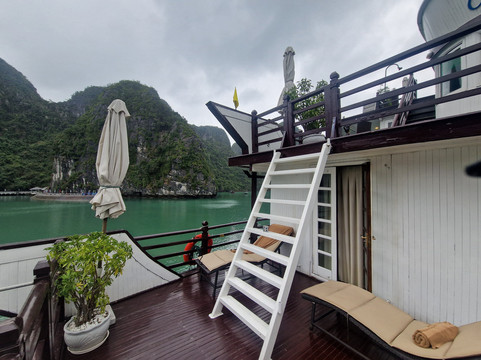 Bhaya Cruises-下龙湾必去景点