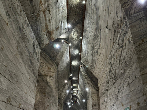 Unirea Salt Mine-斯勒尼克必去景点