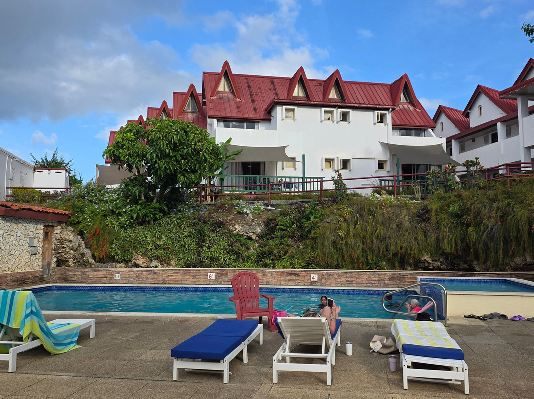 Sandy Point Beach Club主图