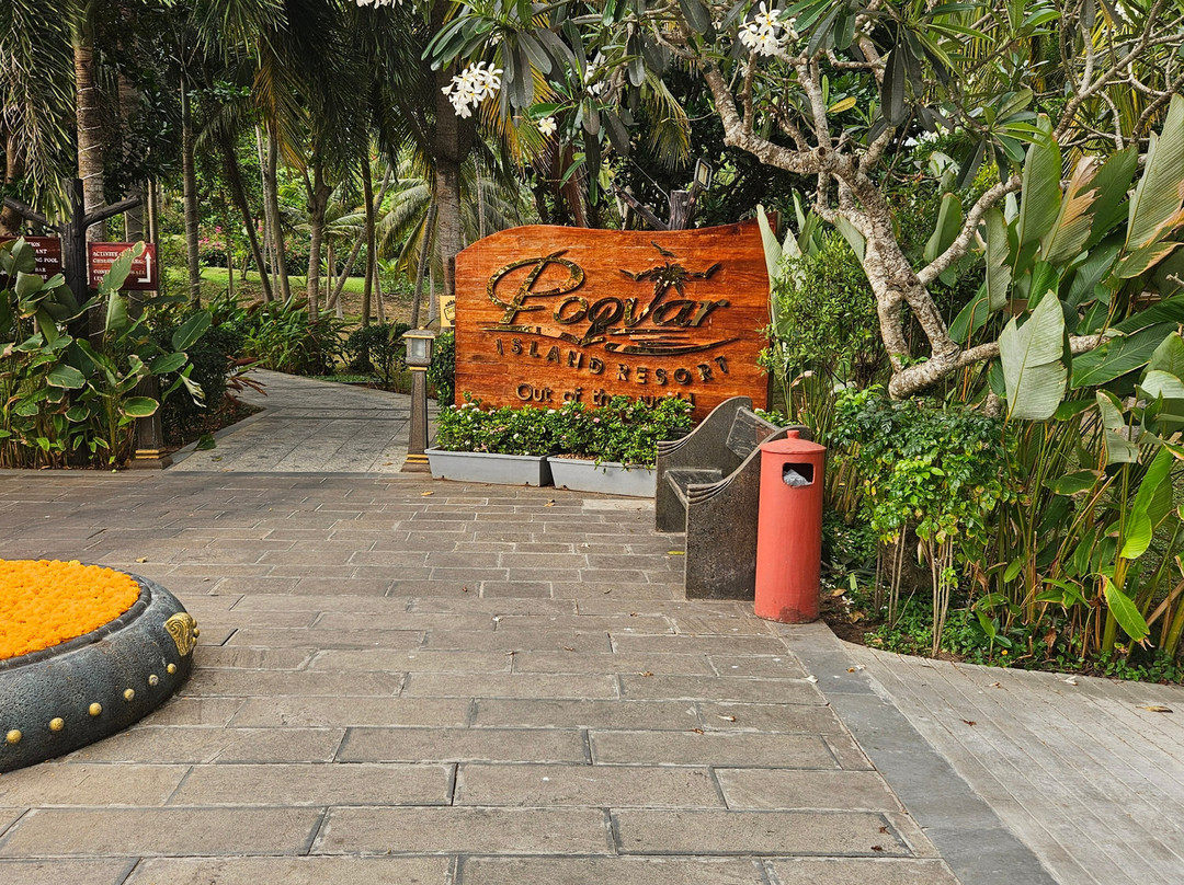 波瓦尔岛度假村主图