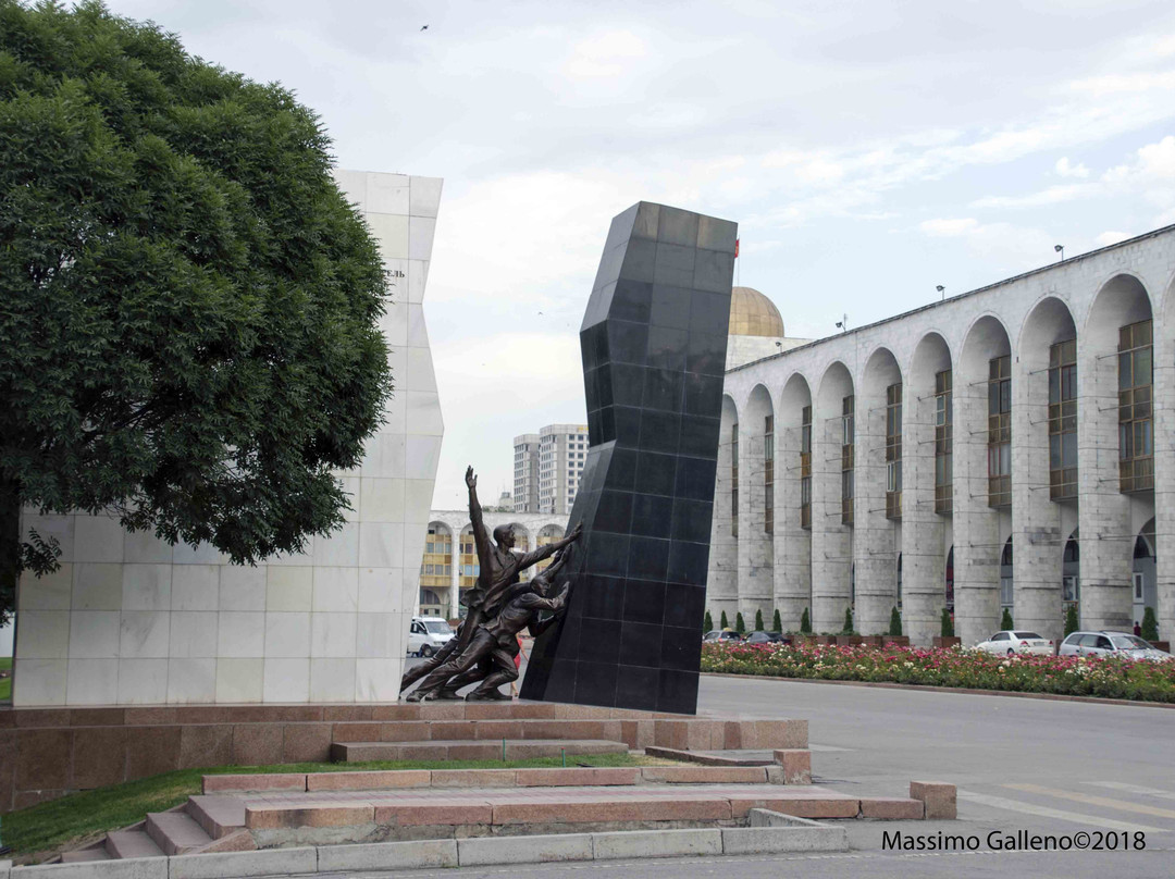 Monument to Those Who Died For Freedom-比斯凯克必去景点
