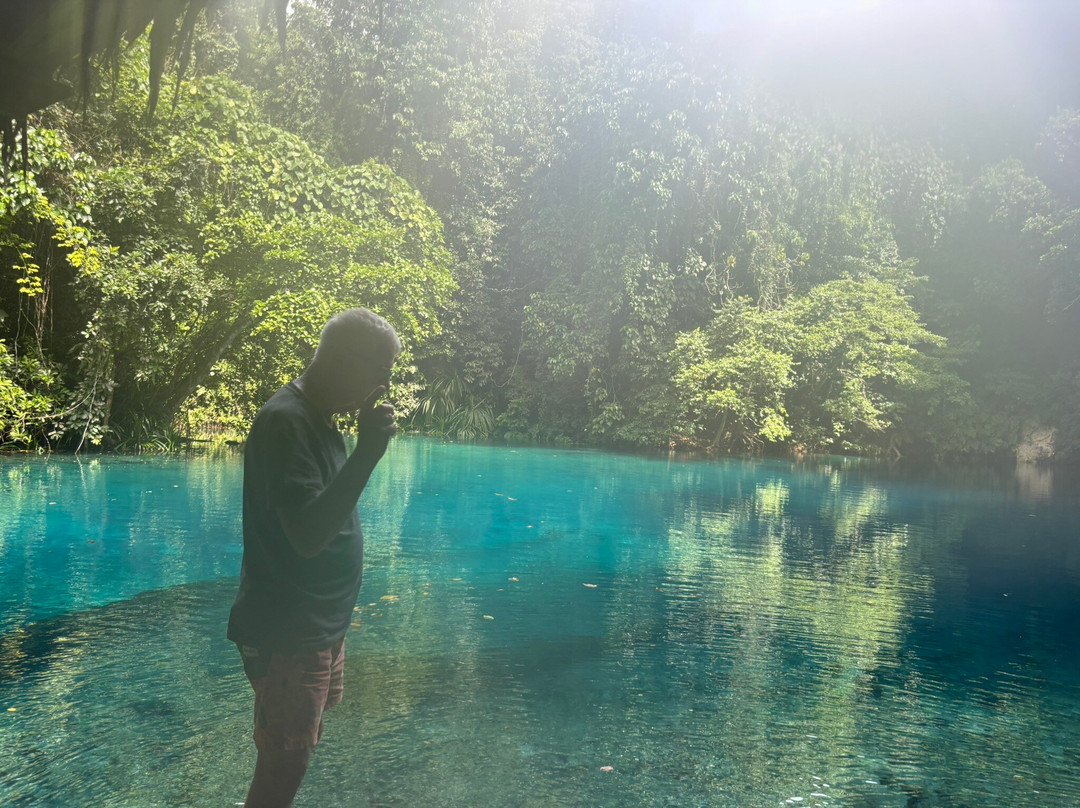 Riri Blue Hole-卢甘维尔必去景点