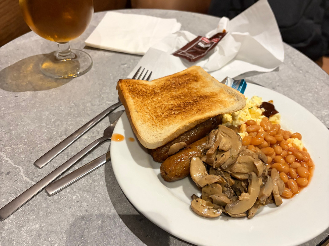 Plaza Premium Lounge Heathrow T2 Departures-伦敦必去景点