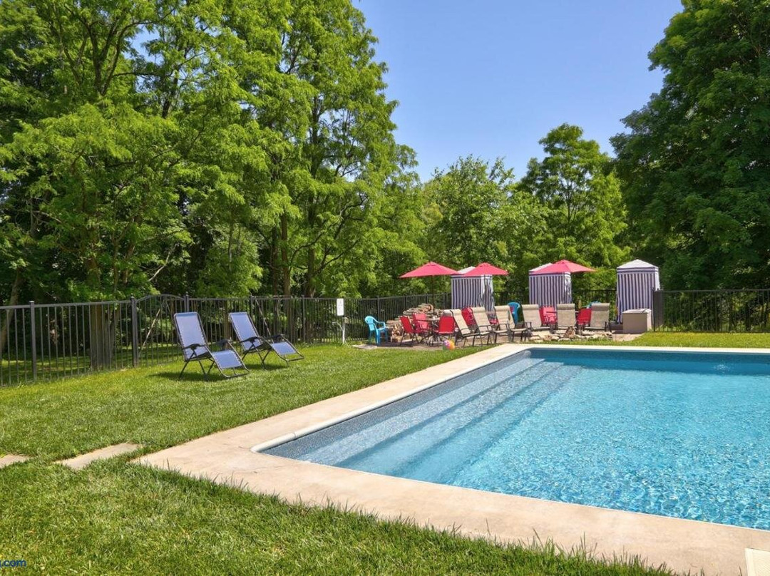 The Magnolia Cottage seasonal heated pool