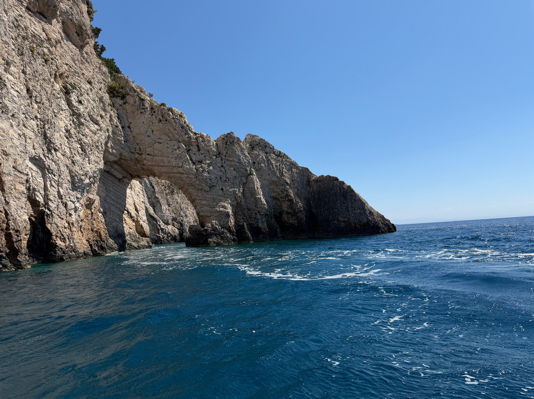 Fioro Boat Rentals-Agios Sostis必去景点