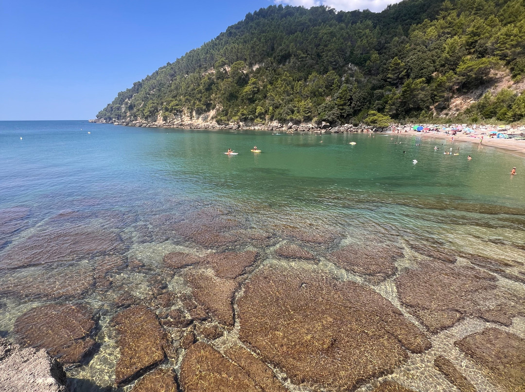 Spiaggia dei Sassolini-Scauri必去景点