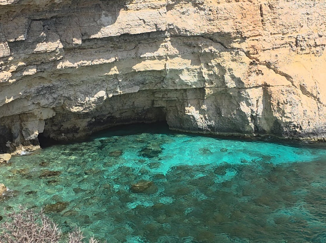 Alex's Cave-Comino必去景点