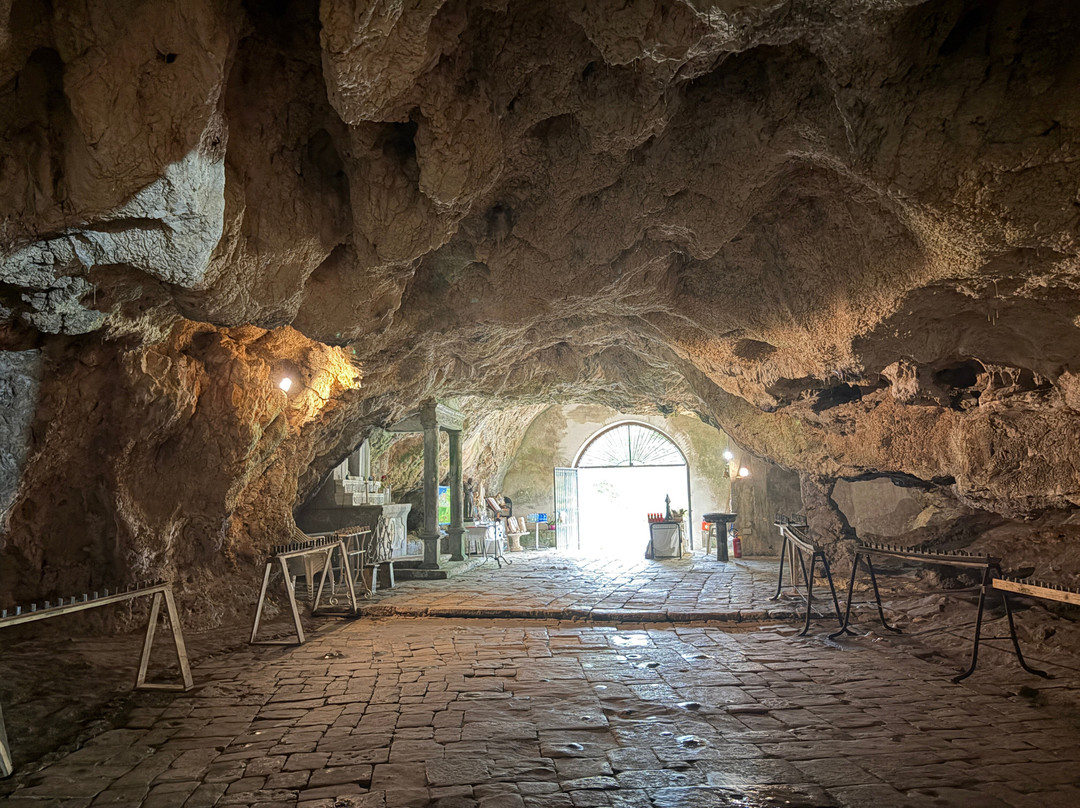 Grotta di San Michele-Cagnano Varano必去景点
